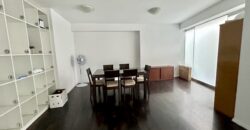 Se vende acogedor departamento con balcon y vista a lindo jardin interno en Miraflores